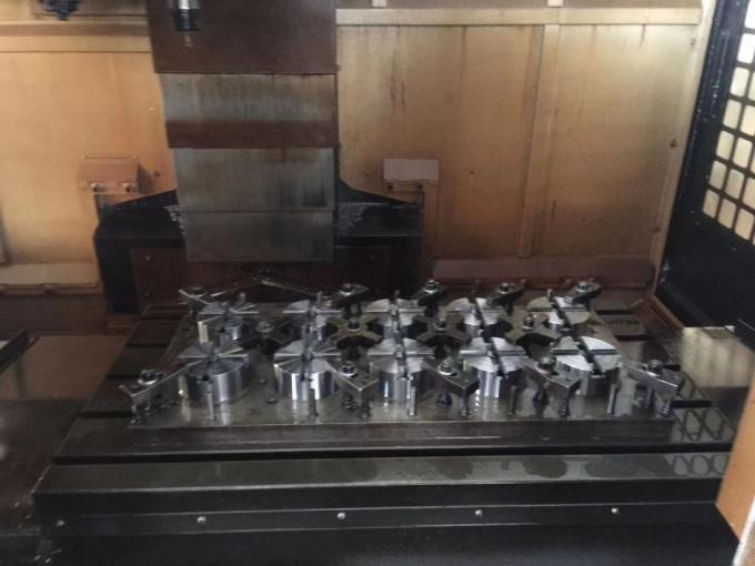 مخرطة معدنية كهربائية باستخدام الحاسب الآلي Mt6 مخرطة CNC عالية الدقة مع نظام التحكم في البرنامج 1