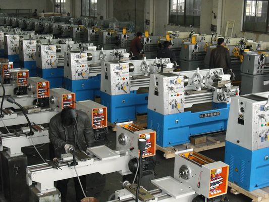 C6241 CNC مخرطة معدنية 230V مزدوجة الجدار هيكل معدني مقعد مخرطة