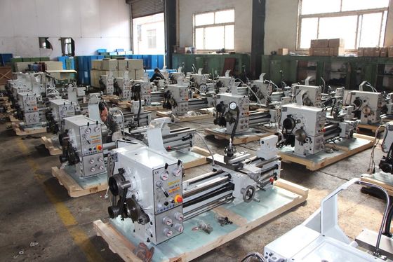 C6241 CNC مخرطة معدنية 230V مزدوجة الجدار هيكل معدني مقعد مخرطة